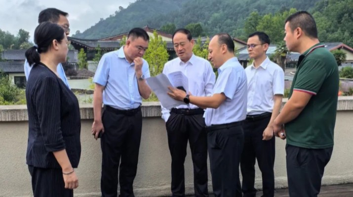 石培文董事長調(diào)研督導康縣花橋如意鎏璟酒店汛期安全防范和運營管理工作